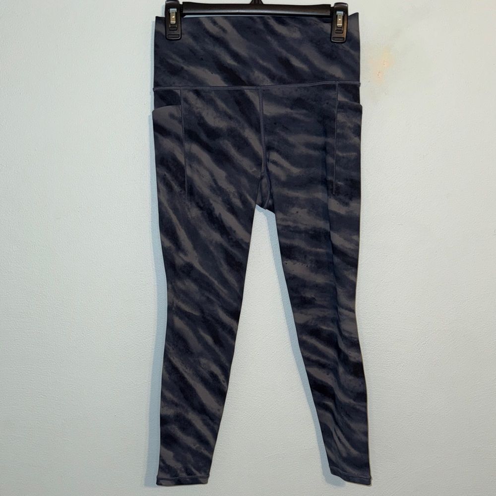 Women’s Athleta Blue Tie-Dye Salutation Stash Pocket II 7/8 Tight size small